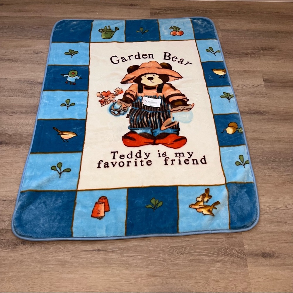 KOYO Fleece Throw Baby Blanket Garden Teddy Bear Favorite Friend Plush 39x54 NWT - Picture 7 of 12